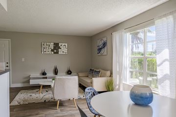 Pembroke Pines apartment for rent - A dining room with a white table and chairs.