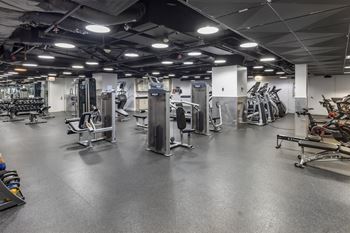 24-Hour fitness center at north harbor tower apartments in chicago, il 60601