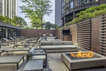 Outdoor patio at north harbor tower apartments in chicago, il 60601
