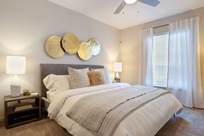 The Woodlands apartment for rent - a bedroom with a bed and a ceiling fan at Volare at the Woodlands, The Woodlands, 77384