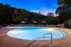 Independence townhouse for rent - Pool at night