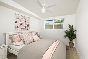 Scottsdale apartment for rent - a bedroom with a bed and a ceiling fan