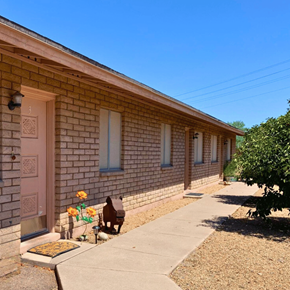 Phoenix apartment for rent - a brick building with a pink door