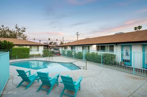 Phoenix apartment for rent - the pool at the preserve at polo apartments fl