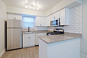 Phoenix apartment for rent - Kitchen at Allora Phoenix Apartments, Phoenix