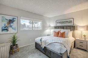 Phoenix apartment for rent - a bedroom with a bed and two windows