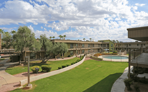 Phoenix apartment for rent - a view of the courtyard of an apartment building with a pool