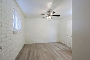 Phoenix apartment for rent - A room with a ceiling fan and a window with blinds.