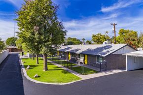 Phoenix apartment for rent - a small house with a yard and a tennis court