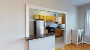 Washington apartment for rent - Hampton Courts Apartments One Bedroom Kitchen and Bar