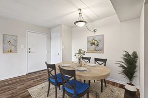 Washington apartment for rent - A dining room with a round table and chairs.