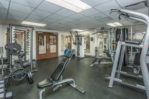 Denver apartment for rent - Fitness center with a variety of equipment