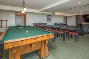Denver apartment for rent - Billiards table