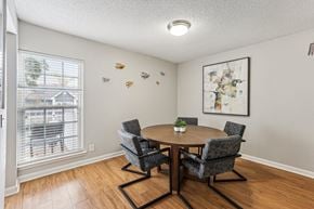 Nashville apartment for rent - A dining room with a table and chairs.