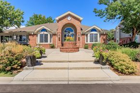 Littleton apartment for rent - Front of Clubhouse