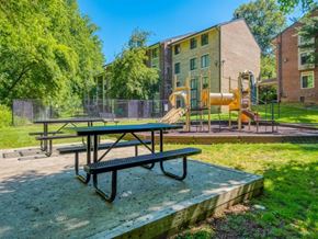 Columbia apartment for rent - Picnic Tables