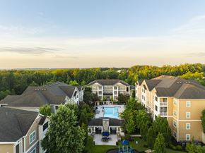 Dumfries apartment for rent - A large apartment complex with a pool in the middle.