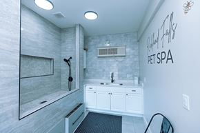 Murfreesboro apartment for rent - A white bathroom with a sign that says Pet Spa.