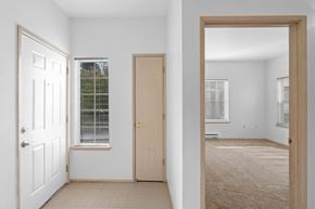 Portland apartment for rent - Plush Carpeting at Oriel Apartments, Portland