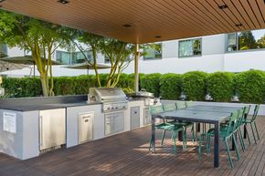 Portland apartment for rent - Outdoor Grill And Patio at Vista St. Clair, Oregon, 97205
