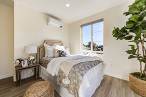 Thousand Oaks apartment for rent - a bedroom with a bed and a window