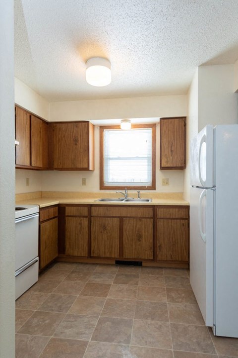 Floor plan for 2 beds, 1 bath, 925 sqft
