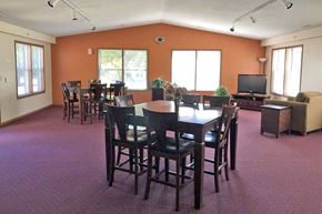 Sussex apartment for rent - A dining room with a table and chairs.