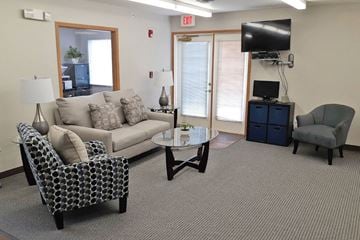 Ottumwa apartment for rent - a living room with a couch and a tv