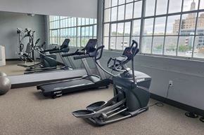 Davenport apartment for rent - A gym with treadmills and elliptical machines.