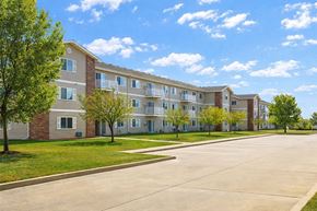 Oskaloosa apartment for rent - Apartment complex with a parking lot in front.