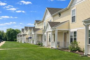 Albert Lea townhouse for rent - A row of houses with white front porches.