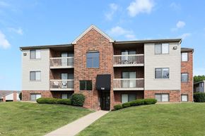 Sidney apartment for rent - A brick building with a balcony and a black sign that says "T202".