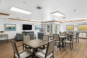 Oshkosh townhouse for rent - A dining room with a large table and chairs.
