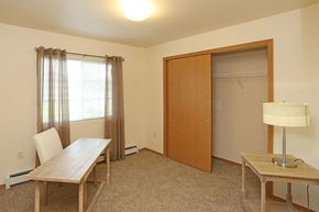 Ripon apartment for rent - a dining room with a table and a closet