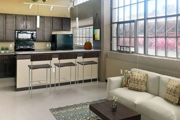 Davenport apartment for rent - a living room with a kitchen and a couch