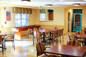 Abingdon apartment for rent - a dining room with tables and chairs and a bar
