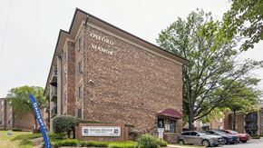 Washington apartment for rent - A building with the name Oxford Manor on it.