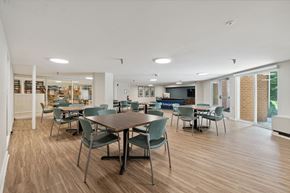 Columbia apartment for rent - a seating area with tables and chairs