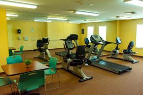 Essex apartment for rent - a gym with a lot of machines and chairs