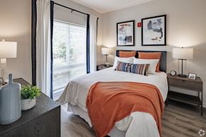 Columbia apartment for rent - a bedroom with an orange and white bed and a window