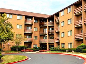 Annapolis apartment for rent - Mid-rise apartment building at College Parkway Place featuring elevator access, controlled entry, off-street parking, and landscaped grounds in the heart of Annapolis, MD.