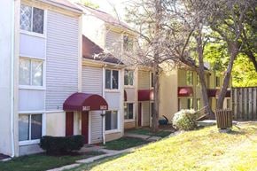 Columbia apartment for rent - a side view of a house with a yard and a sidewalk