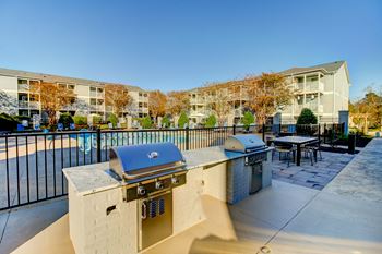 Double grilling stations