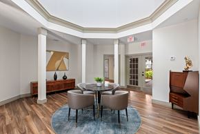 St. Petersburg apartment for rent - A dining room with a round table and chairs.