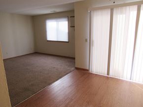Brooklyn Center townhouse for rent - Victoria Townhomes Dining Room