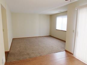 Brooklyn Center townhouse for rent - Victoria Townhomes Living Room