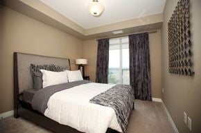 London apartment for rent - a large bedroom with a bed and a window