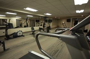 London apartment for rent - a gym with weights and other exercise equipment