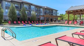 Baton Rouge apartment for rent - resort style swimming pool