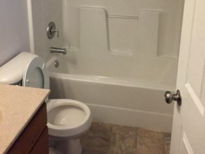 Erie apartment for rent - 329 E 13 Bath